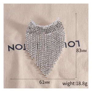 Broche à pompons argentée élégante avec strass pour costume, taille 83x61mm