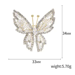 Broche papillon élégante en or avec cristaux brillants, dimensions 34mm x 33mm