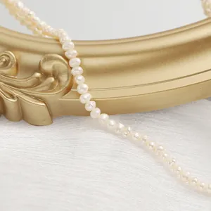 Macro di perle d'acqua dolce lucenti su seta per collana a clavicola stile minimalista