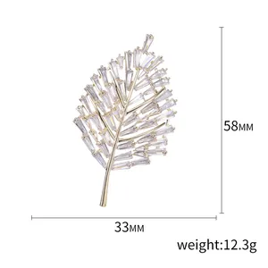 Spilla elegante a foglia con zirconi micro-pavé e finitura argento, 58mm x 33mm
