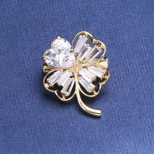 Elegant Gold Plated Copper Four Leaf Clover Brooch For Women Luxury Zirconia Heart Shaped Lapel Pin Fashion Accessories