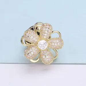 Exquise broche fleur en or avec cinq pétales sertis de cristaux pour femme chic
