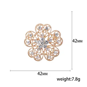 Golden flower brooch with rhinestone heart petals measuring 42mm and weighing 7.8g