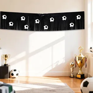 Voetbal franje gordijn achtergrond voor sportfeest decoratie met zwart-wit voetbal patronen
