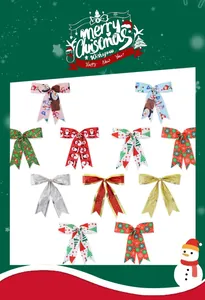 Dettaglio di 11 fiocchi natalizi assortiti con Babbo Natale e fiocchi di neve per decoro