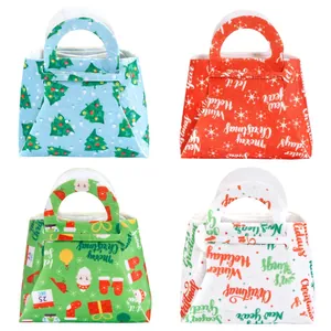 Lot de quatre sacs cadeaux de Noël en feutre coloré avec divers motifs festifs