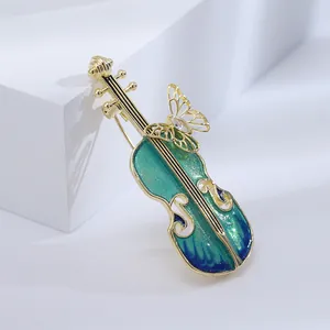 Broche violon exquise avec émail bleu et papillon doré pour un style élégant et chic