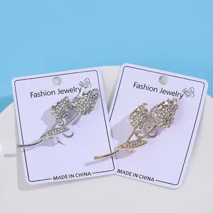 Broches tulipes élégantes en argent et or avec strass sur cartes de présentation