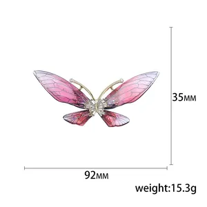 Eleganter Schmetterlings-Brosche aus Acryl mit rosa Farbverlauf und Gold-Strass-Dekor