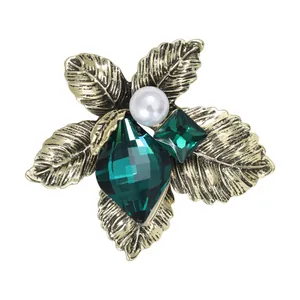 Vintage Alloy Flower Brooch With Crystal Glass Artificial Pearl For Women Elegant Petal Pin For Coat Suit Dress Fashion Jewelry Gift