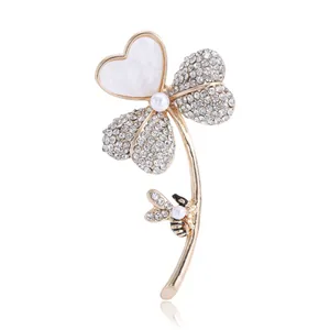 Élégante Broche Trèfle et Abeille en Alliage Avec Strass Fausse Künstliche Perle Design Coquillage de Cœur Bijoux Pour Femmes Boucle de Foulard