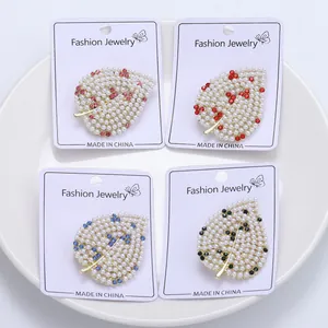 Lot de broches élégantes en perles feuilles évidées avec strass colorés en quatre coloris