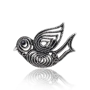 Broche pigeon évidée argentée vintage avec œil en pierre noire et détails perlés