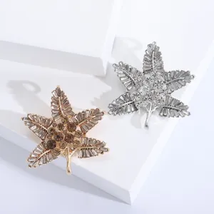 Vintage Baroque Alloy Rhinestone Maple Leaf Brooch Elegant Botanical Plant Pin Jewelry For Women Banquet Party Accessories