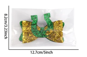 Vue détaillée du nœud à paillettes pour la Saint-Patrick avec dimensions 12,7cm x 8,2cm