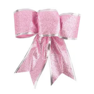 Rosa Glitzerschleife mit Silberrand für Weihnachtsbaumschmuck auf weißem Hintergrund