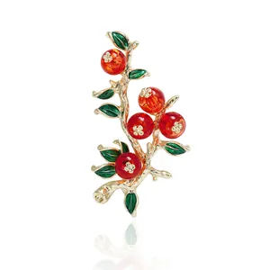 Elegante Spilla in Lega Smaltata a Forma di Frutto di Cachi e Bacche per Donna Gioielli di Moda Accessorio Portafortuna Ramo Dorato Regalo