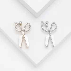 Broche de Aleación con Forma de Tijeras Creativas de Moda Con Strass e Incrustación de Nácar Accesorios de Traje Elegantes para Mujeres