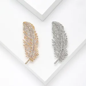 Elegante Spilla in Lega a Forma di Piuma con Strass Scintillanti Placcata Oro Argento Pin per Abito Donna Gioielli da Ufficio