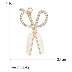 Broche de tijera a la moda con diamantes de imitación y acetato blanco para trajes