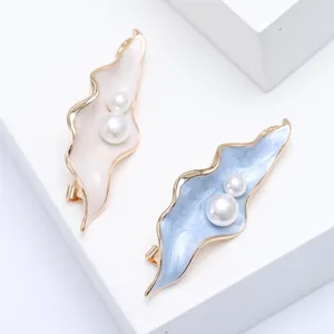 Elegant Enamel Wave Leaf Pearl Brooch Vintage Gold Plated Alloy Breastpin For Coat Suit Women Fashion Accessories Jewelry Gift