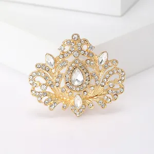 Élégante broche vintage dorée avec cristaux strass et pierre centrale en goutte