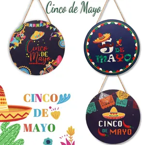 Set di tre cartelli in legno Cinco de Mayo con sombreri e pignatte decorative