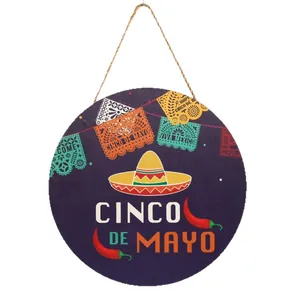 Targa tonda in legno Cinco de Mayo con sombrero e peperoncini per decorazione festa messicana
