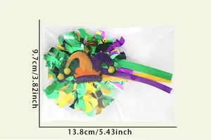 Detalle de pinza para pelo de sombrero bufón Mardi Gras con cintas y dimensiones