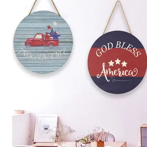 Türhänger aus Holz zum Unabhängigkeitstag mit US-Flaggenmotiven und Segenssprüchen