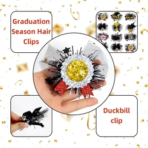 Mollette per laurea glitterate nero e oro con tocco e stelle su clip a becco d'anatra
