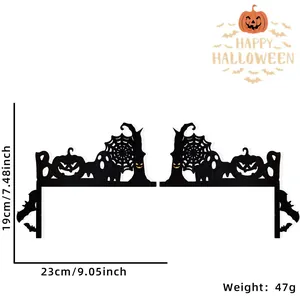 Détail du décor de cadre de porte d'Halloween en bois avec toile d'araignée et citrouille