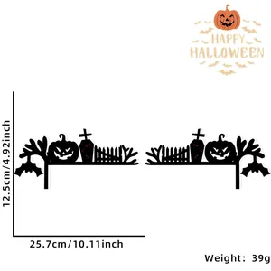 Détail décoration d'angle de porte Halloween en bois avec citrouille et château