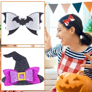 Dettaglio di fermagli per capelli Halloween con fiocco di paillettes e cappello da strega