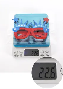 Detailed weight measurement of USA Independence Day party glasses with red and blue glitter