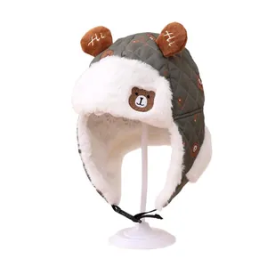 Cappello da aviatore per bambini con orsetto e fodera in pelliccia sintetica bianca