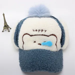 Cappello invernale per bambini con paraorecchie, pompon blu e ricamo di orso dei cartoni