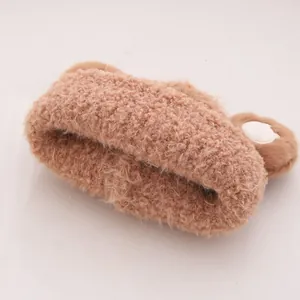 Fascia in pile color marrone con orecchie da orso per la cura del viso e relax