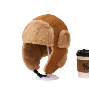 Chapeau d'hiver enfant style trappeur en suédine marron avec doublure en fourrure
