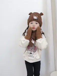 Ensemble bonnet et écharpe en tricot pour enfants avec oreilles d'ours et gants assortis
