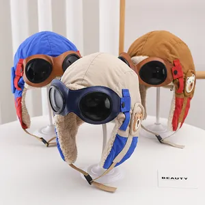 Winter-Fliegermützen für Kinder mit Plüschfutter, Schutzbrille und Bären-Stickerei-Details