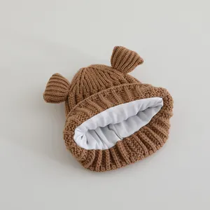 Bonnet d'hiver en tricot pour bébé marron avec oreilles d'ours et doublure chaude