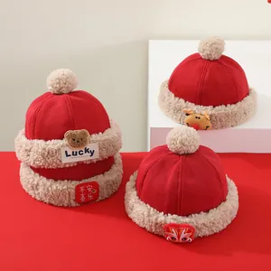 Gorros de peluche de invierno para niños con dibujos de leones y bordados de la suerte