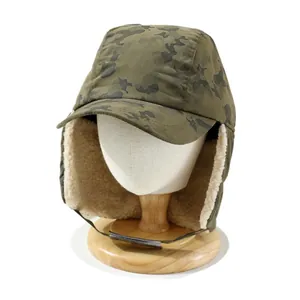 Winter-Camo-Fliegermütze mit warmem Lammfellfutter und winddichtem Außenmaterial