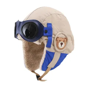 Warmer Kinder Pilotenmütze mit Brille und Cartoon-Bären-Stickerei in Beige und Blau