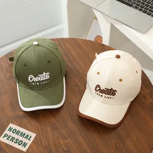 Minimalistische honkbalpetten voor kinderen met 'Create' borduursel in groen en beige