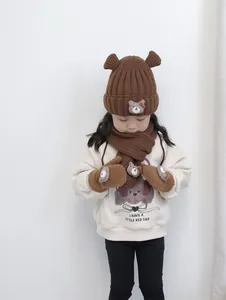 Ensemble d'hiver tricoté pour enfants avec bonnet oreilles d'ours et écharpe marron