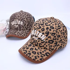 Kinder baseballpet met panterprint en wit Boston borduursel van stevig katoen