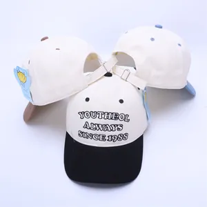 Casquette de baseball enfant bicolore avec broderie vue de face, de dos et de profil