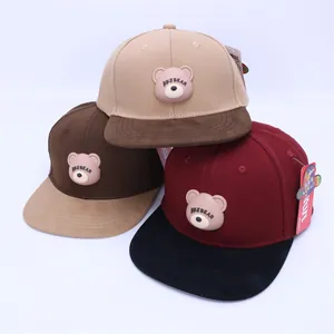 Kinder Hip-Hop-Baseballkappen im Color-Block-Design mit 3D-Bär-Silikon-Patches